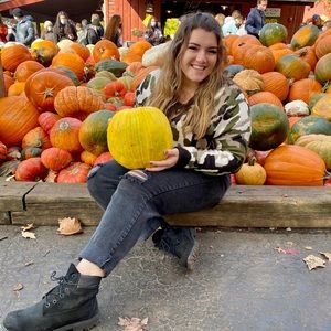 Meet your Posher, Elizabeth